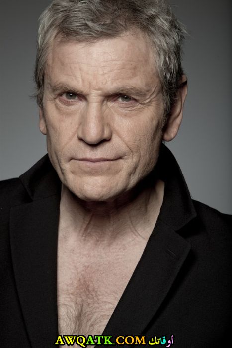 بوستر الفنان التركي تشيكي كاريو