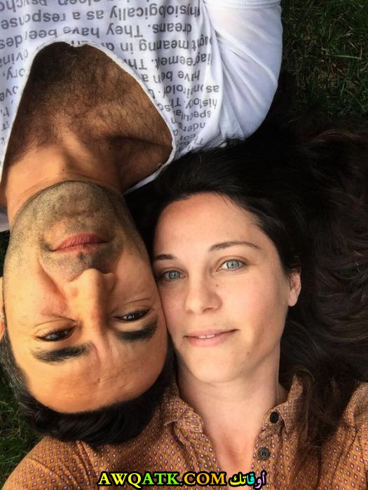 صورة الفنانة التركية تولين أوزين وزوجها