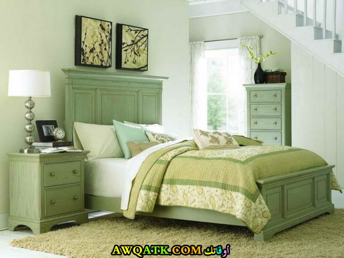 غرفة نوم خضراء سادة جميلة جداً