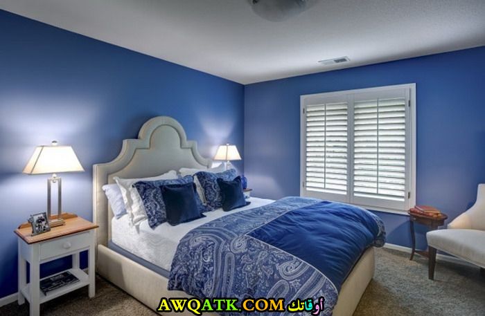 غرفة نوم جميلة باللون الأزرق