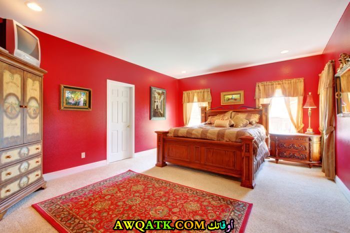غرفة نوم باللون الأحمر روعة 