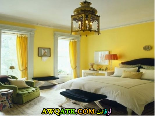 غرفة نوم صفراء رائعة 