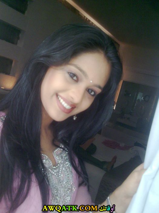 بوستر الفنانة الهندية موجدة شافيكار