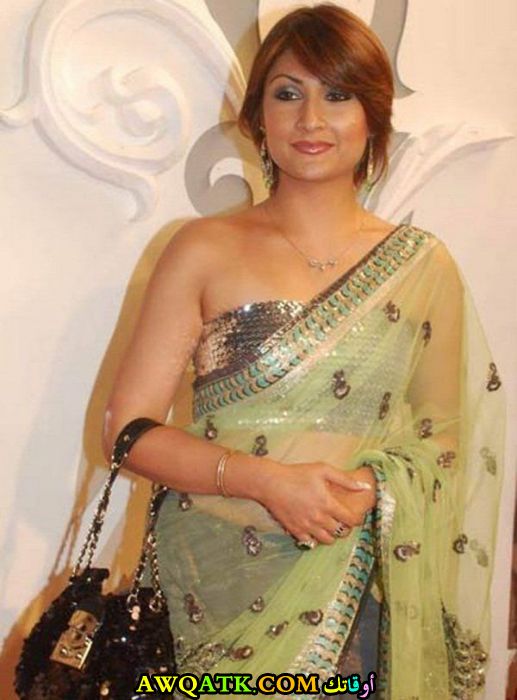 بوستر الفنانة الهندية اورفاشي دولاكيا