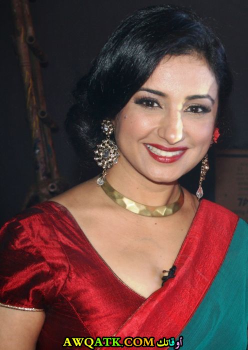 بوستر الفنانة الهندية ديفيا دوتا