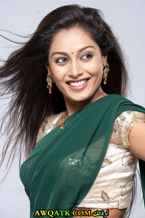 صورة روعة للفنانة سنيجدا اكولكار