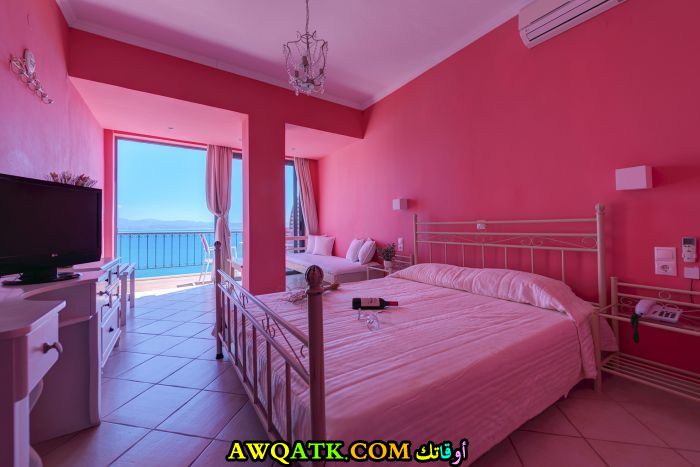 غرفة نوم باللون البينك جميلة جداً