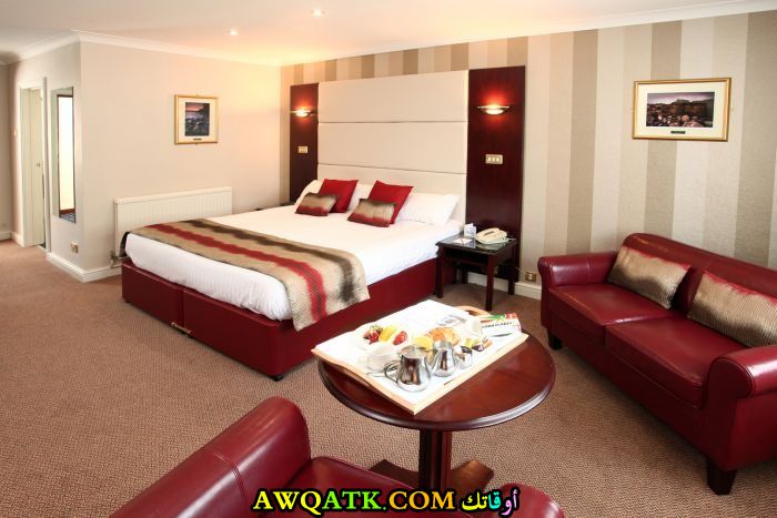 غرفة نوم جميلة جداً حمراء