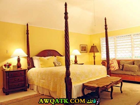 غرفة نوم باللون الأصفر في غاية الروعة
