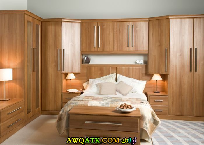 غرفة نوم باللون البيج شيك