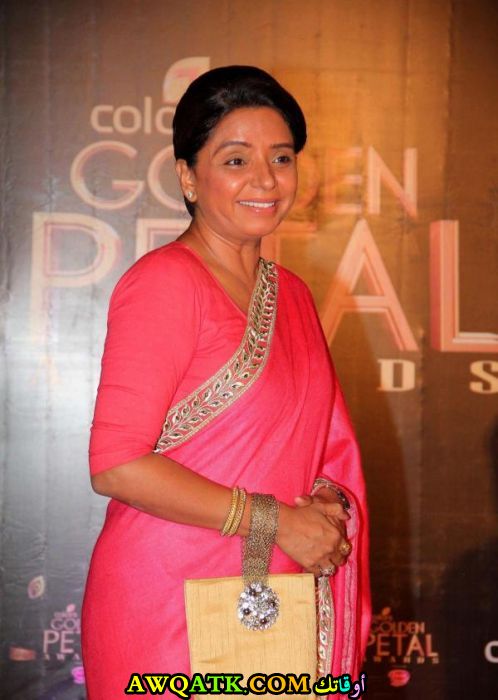 صورة روعة للفنانة فيشالي ثاكار