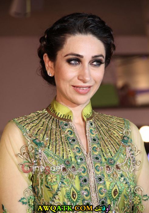 لعشاق الفنانة كاريشما كابور صورة جميلة وجديدة