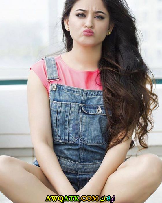 صورة للفنانة ماهي فيج