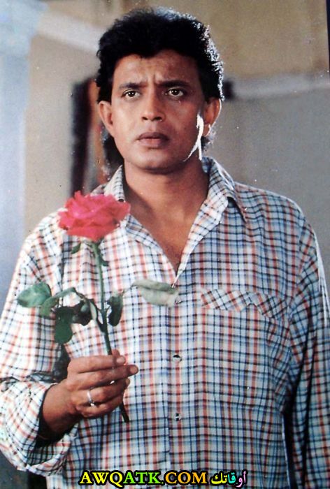 صورة الفنان الهندي ميثون شاكربورتى داخل عمل