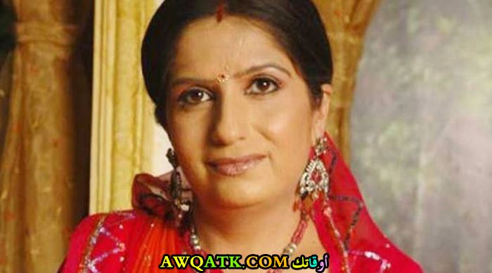 صورة روعة للفنانة نيميشا فاكاريا