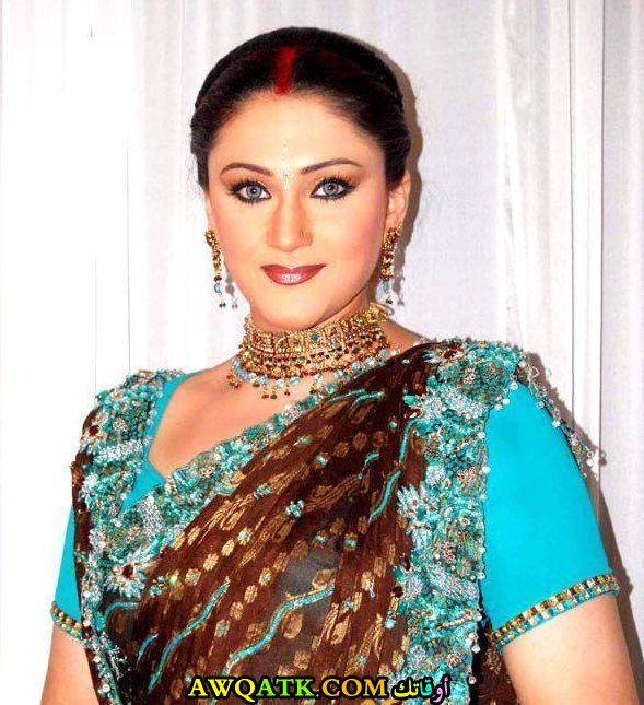 صورة للفنانة إيفا غروفر