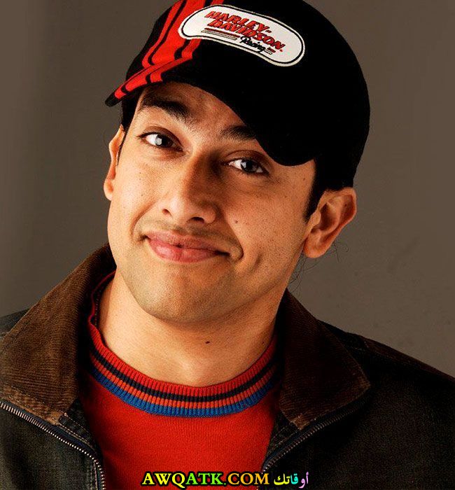 صورة الفنان الهندي افتاب شيفداساني داخل عمل