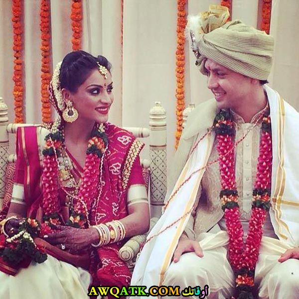 صورة روعة للفنانة بوربي جوشي من حفل زفافها مع زوجها