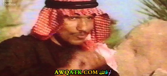 صورة الفنان السعودي حمد الطيار داخل عمل