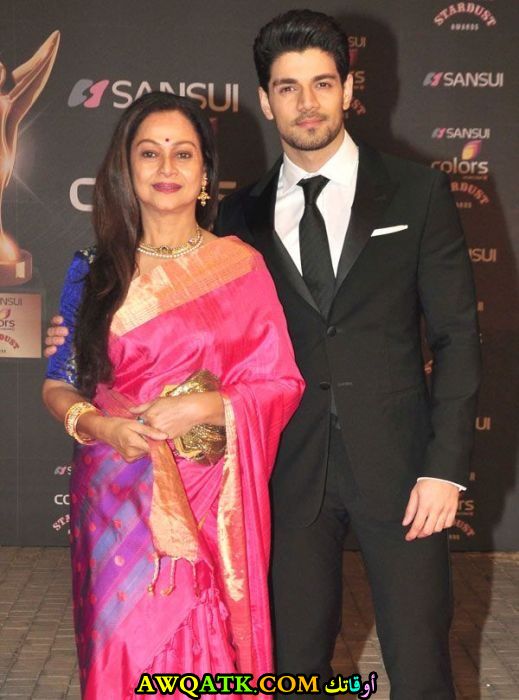 بوستر الفنانة الهندية زارينا وهاب