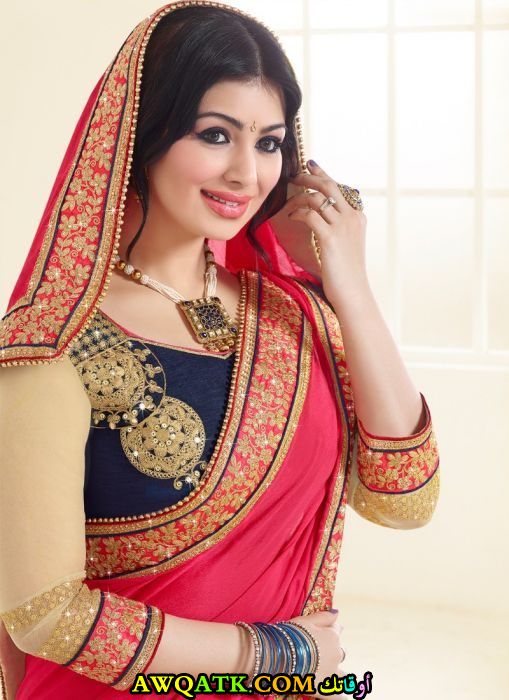 صورة للفنانة عائشة تاكيا