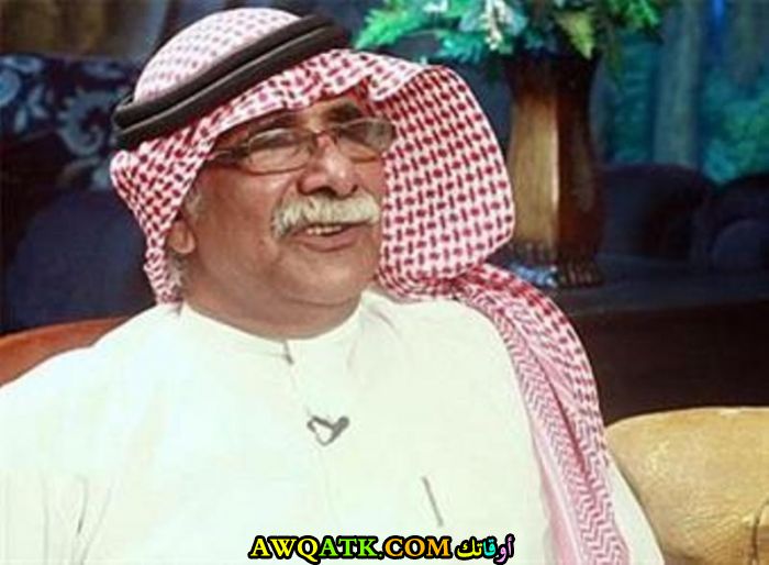صورة الفنان السعودي عبد الله الصريخ داخل عمل