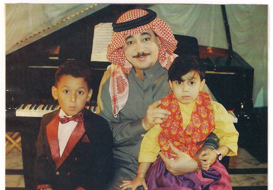 أجمل صورة للفنان علي عبد الكريم مع أولاده