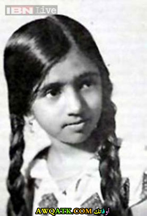 صورة الفنانة الهندية لاتا مانغيشكار وهي طفلة صورة قديمة نادرة