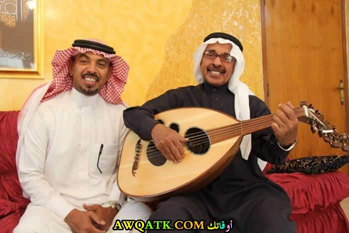 صورة الفنان السعودي مطلق دخيل داخل عمل