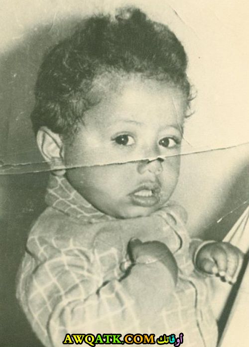 صورة قديمة للممثل ناصر القصبي وهو طفل صغير