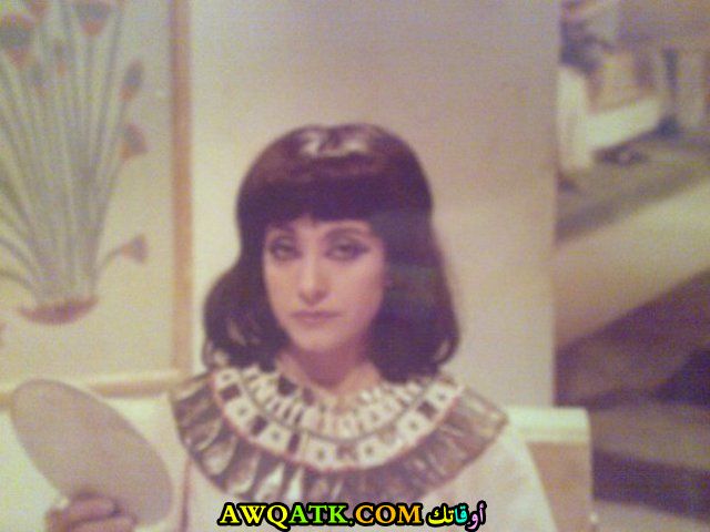 صورة الفنانة المصرية تحية الأنصاري داخل عمل