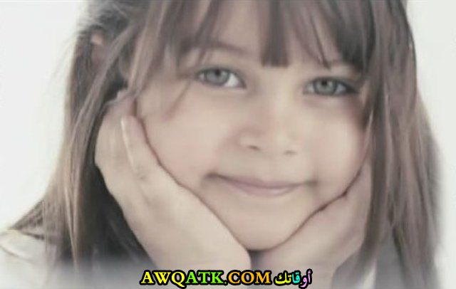 صورة الفنانة جنا عمرو وهي صغيرة 