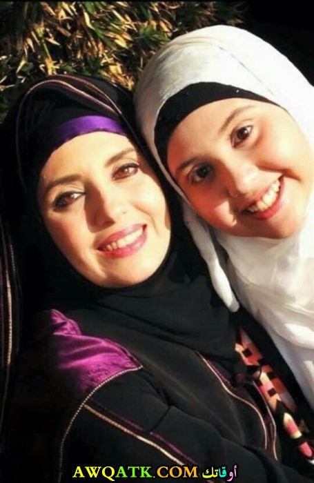 صورة جديدة للنجمة المصرية جيهان نصر مع بنتها
