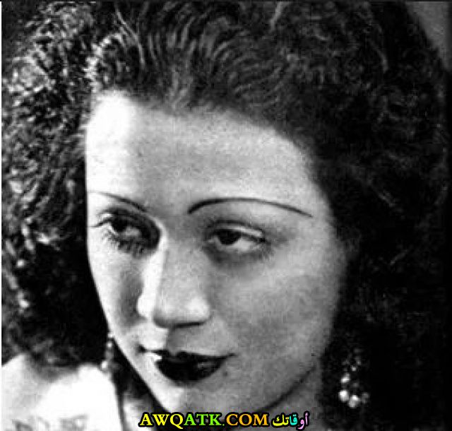 صورة للفنانة حكمت فهمي