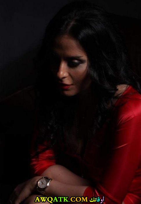 صورة الفنانة المصرية شيرين الطحان داخل عمل