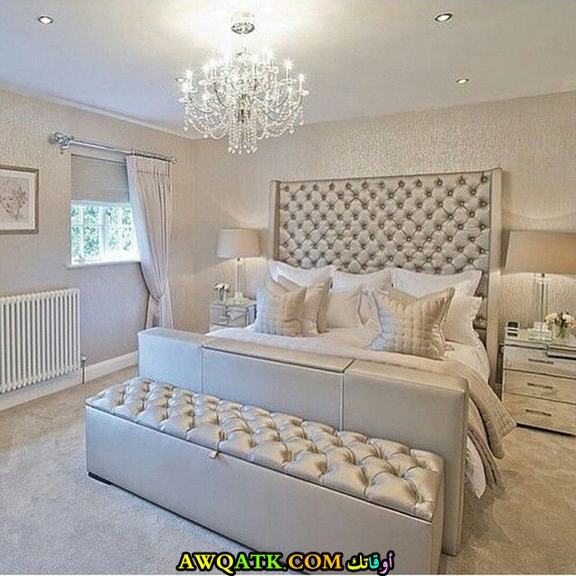 غرفة نوم جميلة جداً باللون الأبيض والفضي