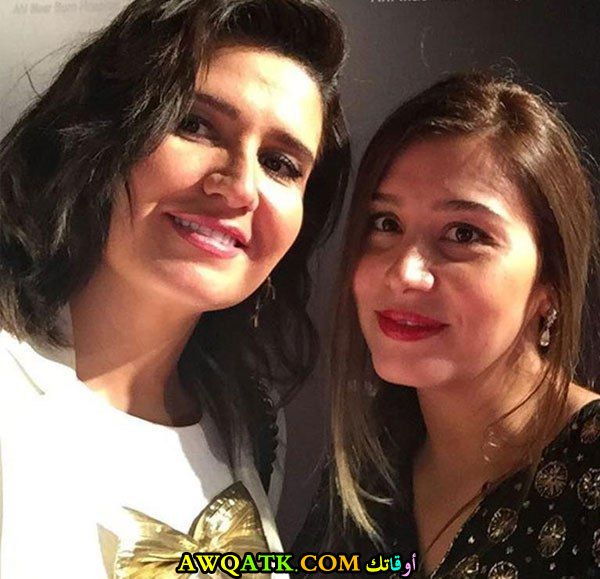أحدث صورة للفنانة المصرية مايا شيحة مع اختها