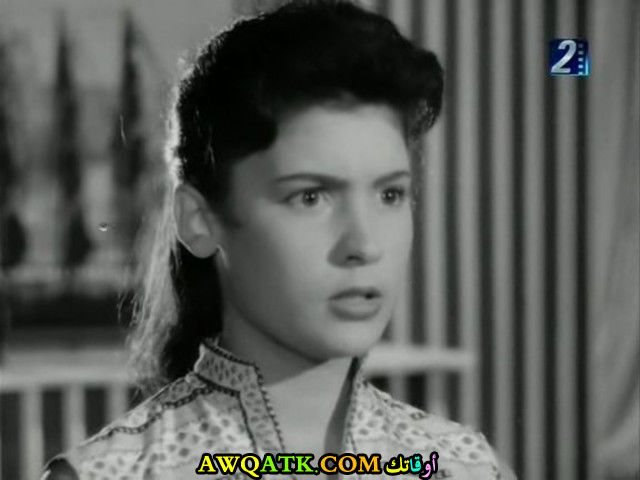 صورة للفنانة منى بدر