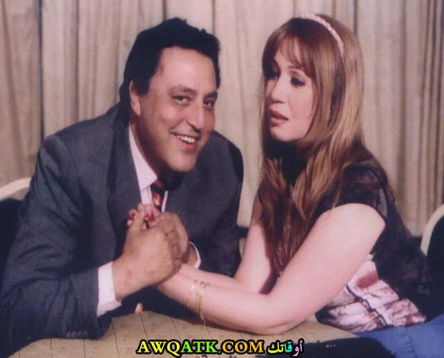 صورة للفنانة منى حسين