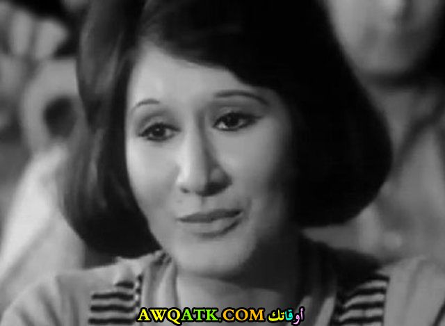 صورة للفنانة منى قطان