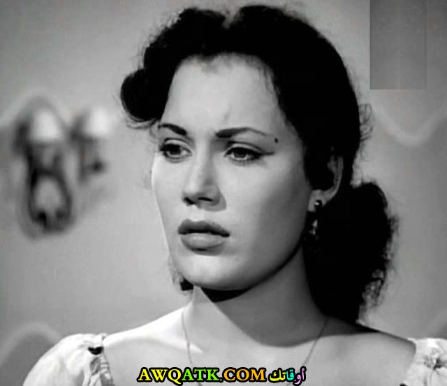 صورة الفنانة المصرية مونا فؤاد داخل عمل