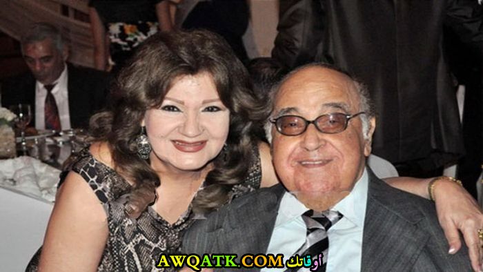صورة عائلية للفنانة ميمي جمال مع زوجها