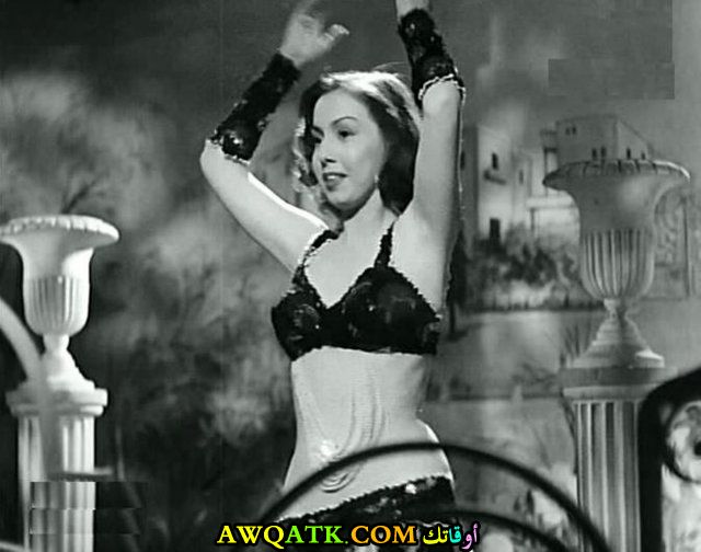 صورة الفنانة المصرية نادية جمال داخل عمل