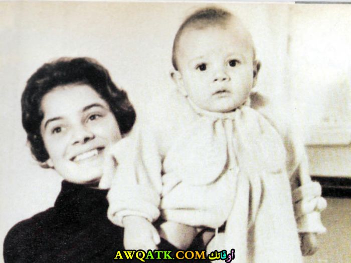 صورة عائلية للفنانة نادية لطفي مع ابنها الوحيد احمد