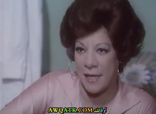 صورة الفنانة المصرية نبيلة السيد داخل فيلم غريب في بيتي