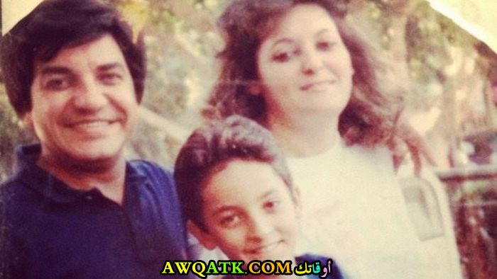 صورة عائلية للفنانة نهال عنبر مع زوجها و ابنها