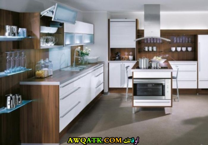 مطابخ عالمية مفتوحة دوكو لاكيه خزائن صغيرة فيها غسالة