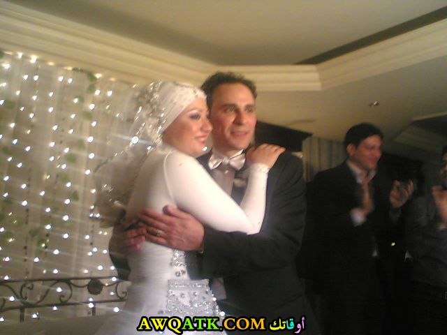 صورة عائلية للفنان أمجد عابد مع زوجته