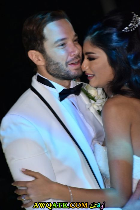 صورة عائلية للفنان تامر شلتوت مع زوجته