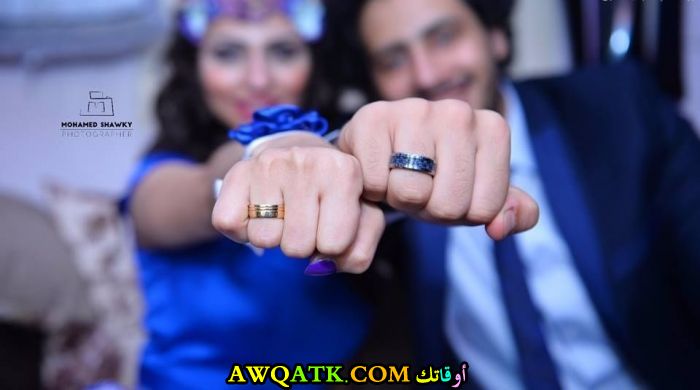 صورة للفنان حامد الشراب مع خطيبته